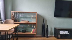 #NEU# Design Apartment, Klimaanlage, eigener Parkplatz, Wallbox, NETFLIX, DominosPizza gegenüber!